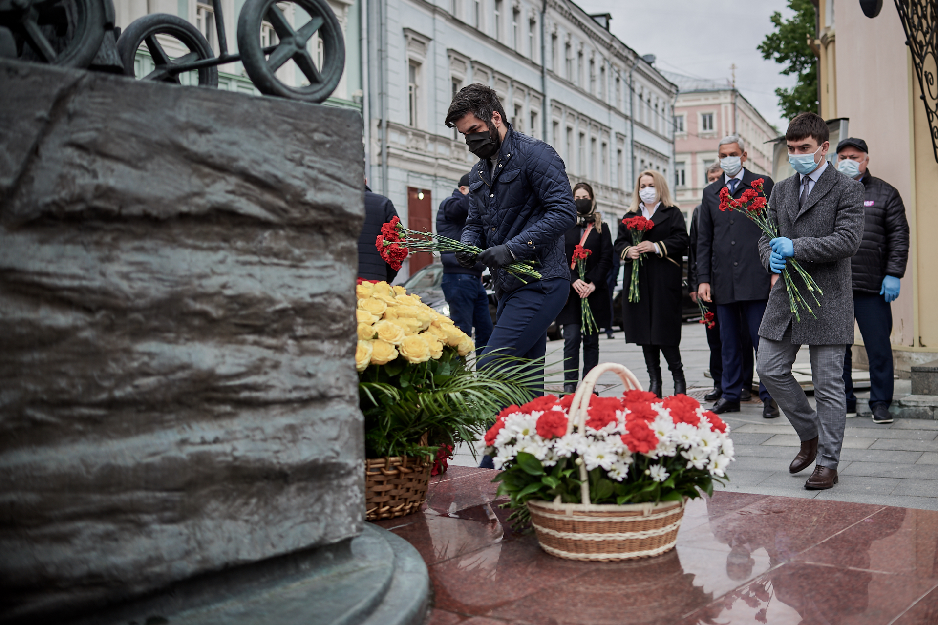 Фото Детей К 17 Сентября Возложение Цветов